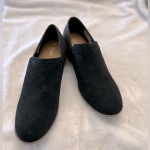 Black suede Toms
